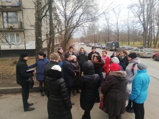 Встреча на улице Козлова с жителями муниципального округа Ульянка.