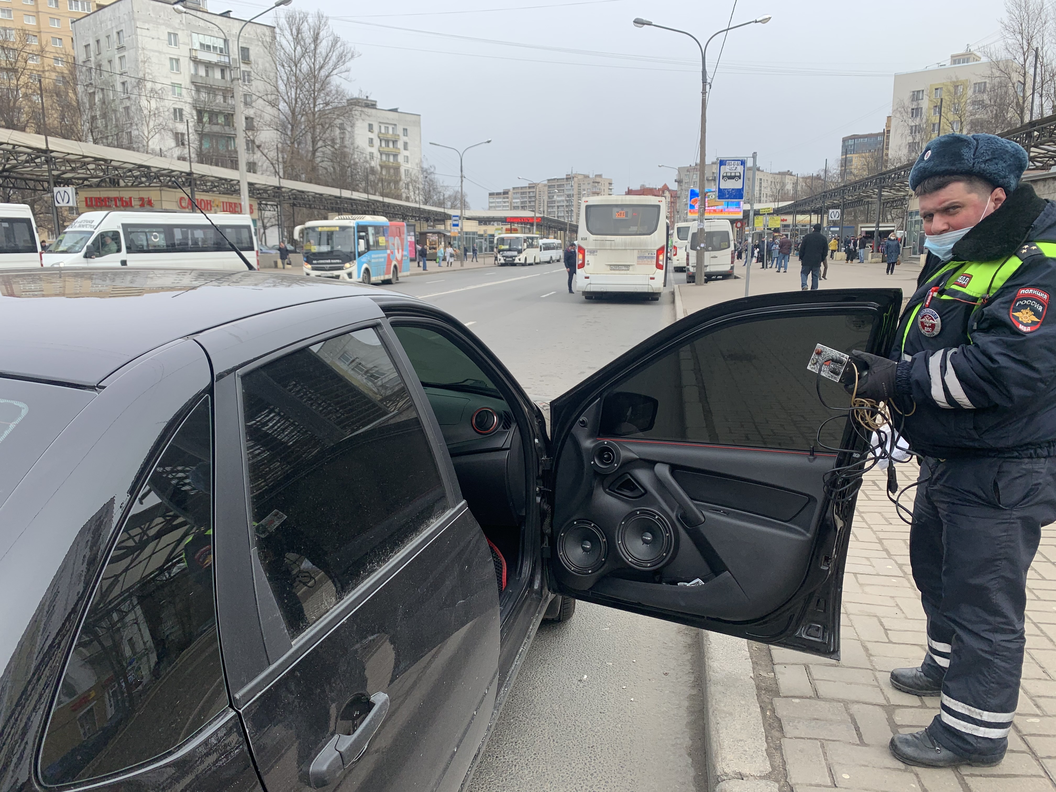 Тонированные водители. Тонировка автобуса. Можно ли тонировать автобус.